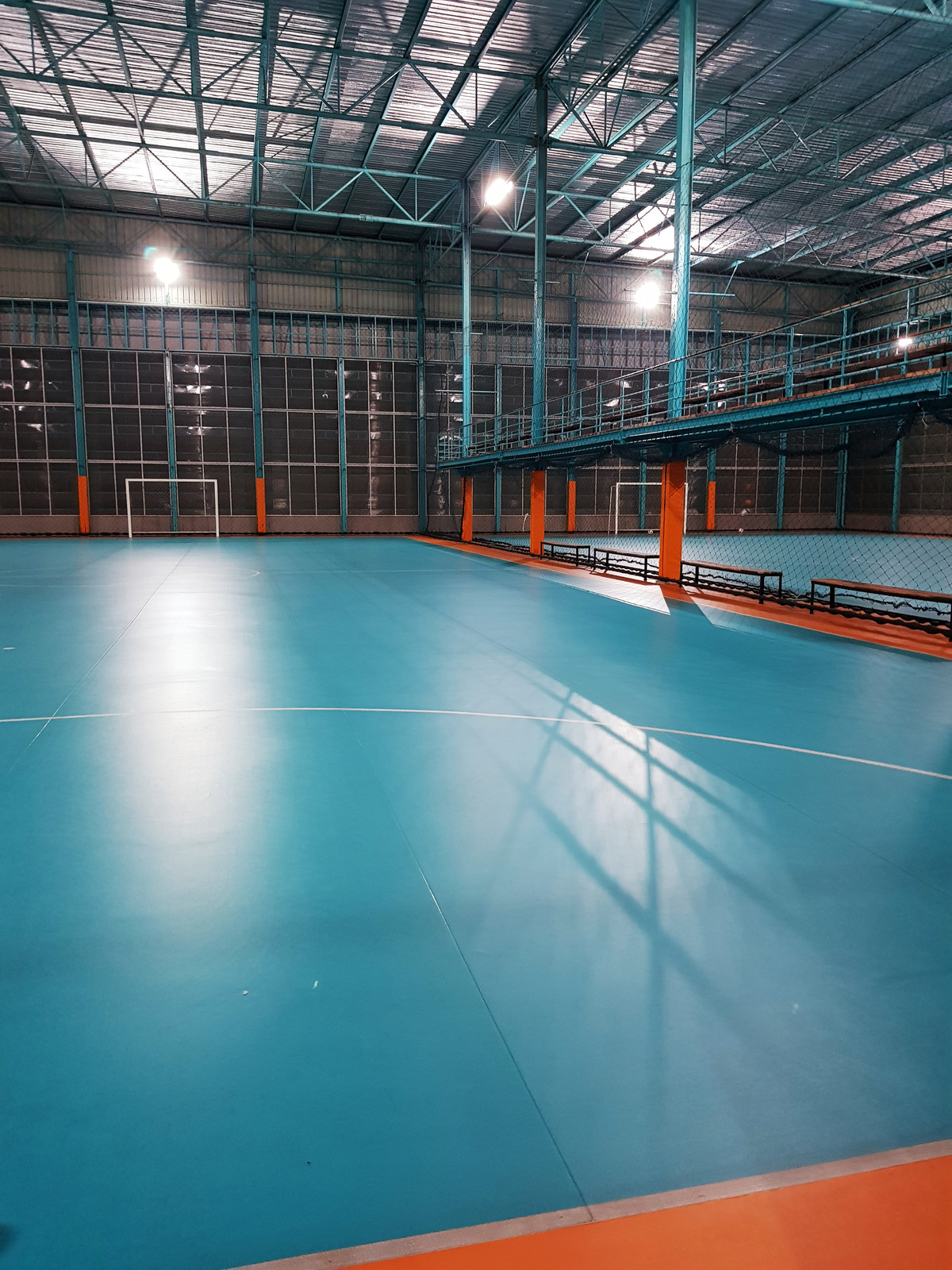 For RentWarehousePathum Thani,Rangsit, Thammasat : For rent: 2 rubber-soled futsal field areas, 4th floor, suitable for sports business operators.