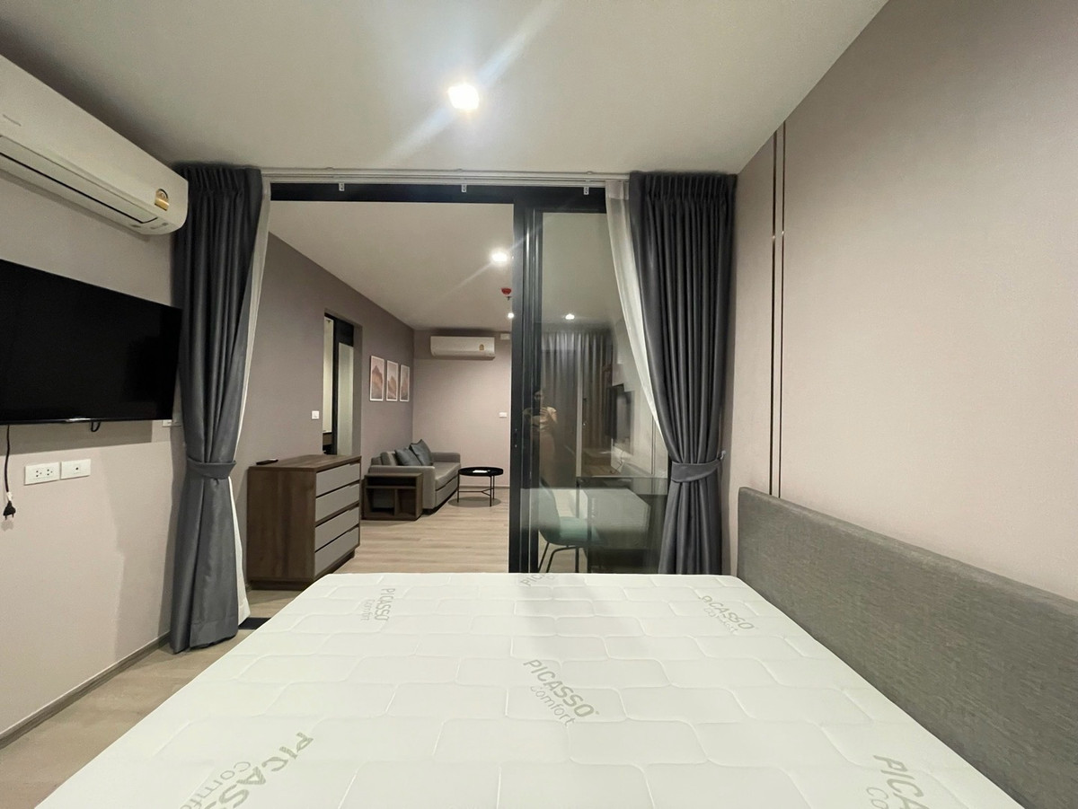 For SaleCondoLadprao, Central Ladprao : For sale: The Line Phahon Park, Building B, closed kitchen, south facing, fully furnished, ready to move in.