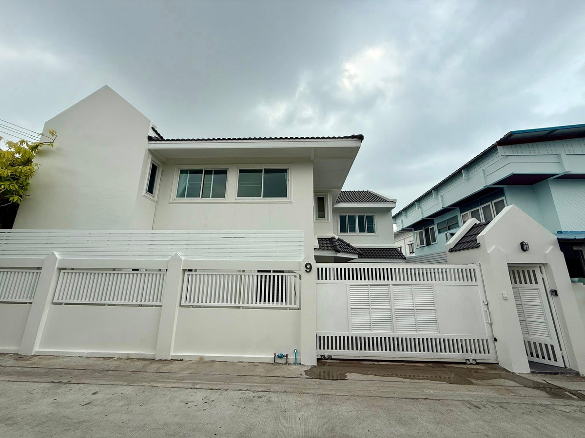 ให้เช่าบ้านรามคำแหง หัวหมาก : ᚱ ให้เช่า บ้านเดี่ยว 🔥3 ห้องนอน 1 ห้องแม่บ้าน🔥 รามคำแหง หัวหมาก 9 ที่จอดรถ 2 คัน ✅ ใกล้ MRT ศรีกรีฑา