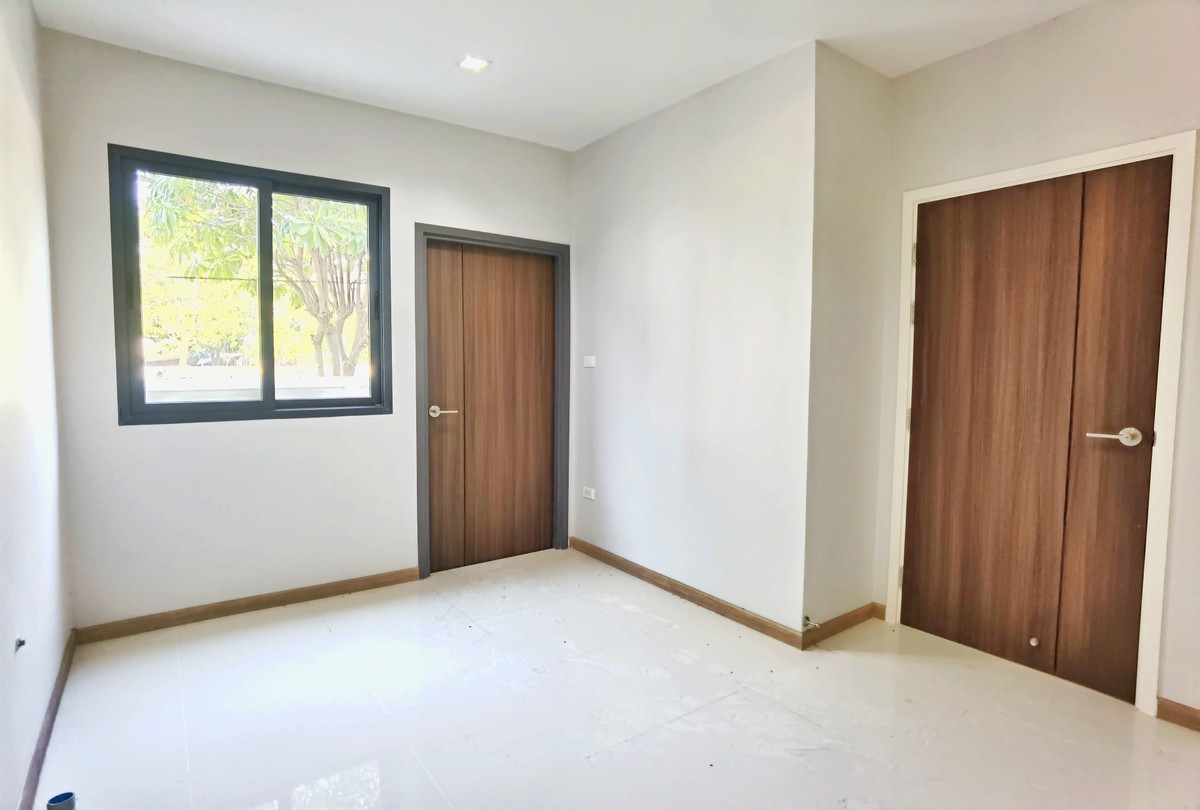 ขายบ้านนนทบุรี บางใหญ่ บางบัวทอง : [ขายขาดทุน 3 ล้าน!] บ้านเดี่ยวหลังใหญ่ ซื่อตรง พรีเมี่ยม บางบัวทอง-340 สภาพมือหนึ่ง 106 ตร.ว. ใกล้เซ็นทรัลเวสต์เกต คุ้มที่สุดในย่าน! 