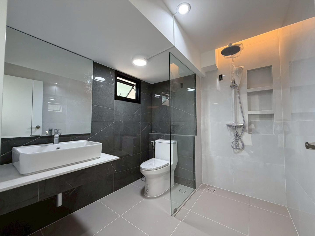 ขายทาวน์โฮมอ่อนนุช อุดมสุข : ขาย ทาวน์โฮมหรู 4.5 ชั้น ทำเลดี รีโนเวทใหม่ ตกแต่งสวยงาม ย่านปุณณวิถี-พระโขนง ใกล้BTS ปุณณวิถี  เพียง 750 เมตร