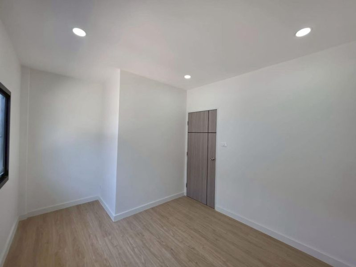 ขายทาวน์โฮมนวมินทร์ รามอินทรา : ขายทาวน์โฮม 2 ชั้น หมู่บ้านตะวันนา จตุโชติ 12 (Tawanna Chatuchot 12) ขนาด 17 ตารางวา 2 ห้องนอน ถนนจตุโชติ แขวงออเงิน เขตสายไหม กรุงเทพมหานคร