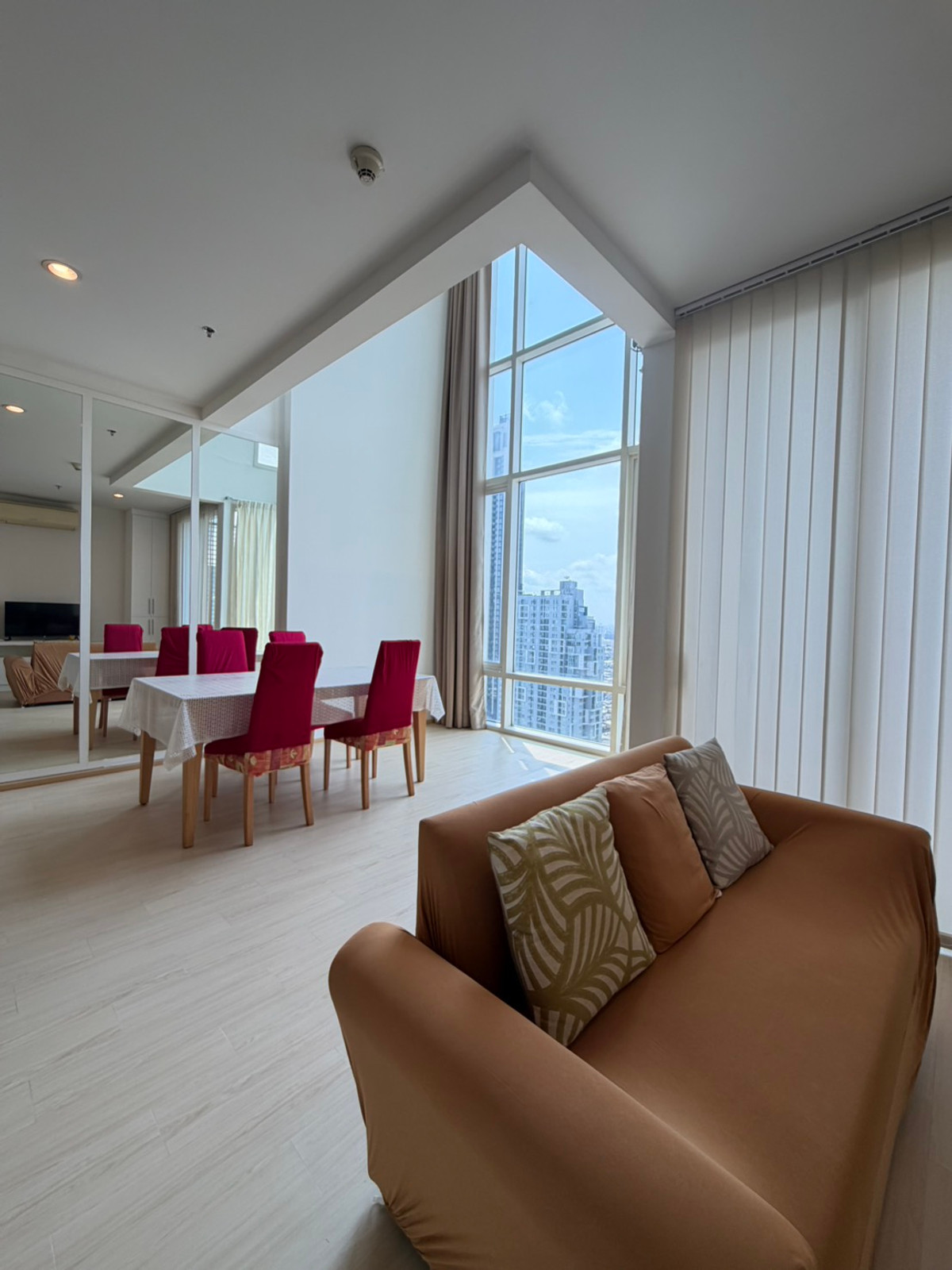 For RentCondoRatchathewi,Phayathai : 🎉Condo for rent, Villa Ratchathewi, Duplex room, ready to move in🎉 1 bedroom, rent only 33,000 baht, make an appointment to see the room, contact Line id: @568lwoey