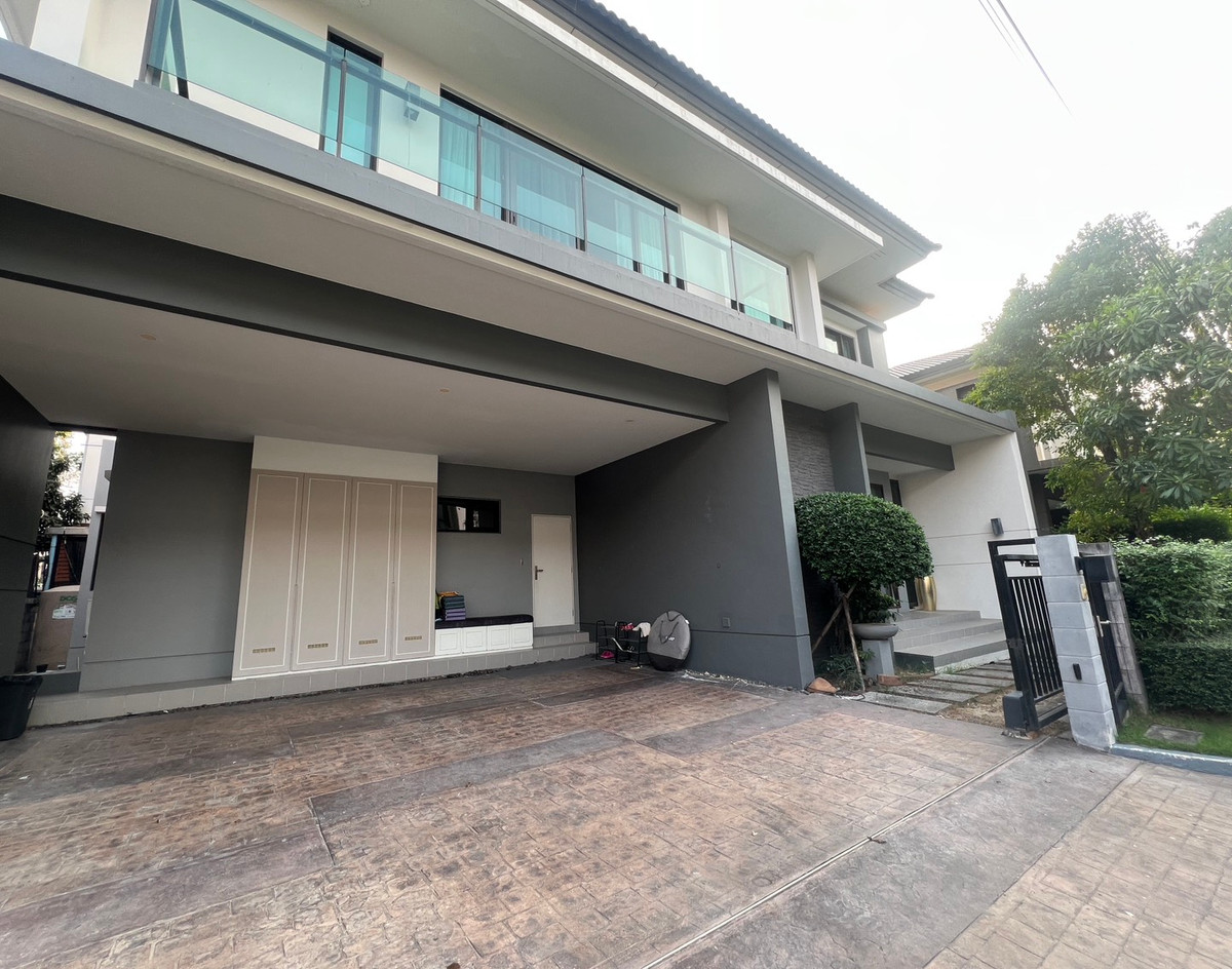 For RentHouseBangna, Bearing, Lasalle : For rent  Detached house 4 bed rooms at The City Bangna km 7 + maid quater Pet friendly 