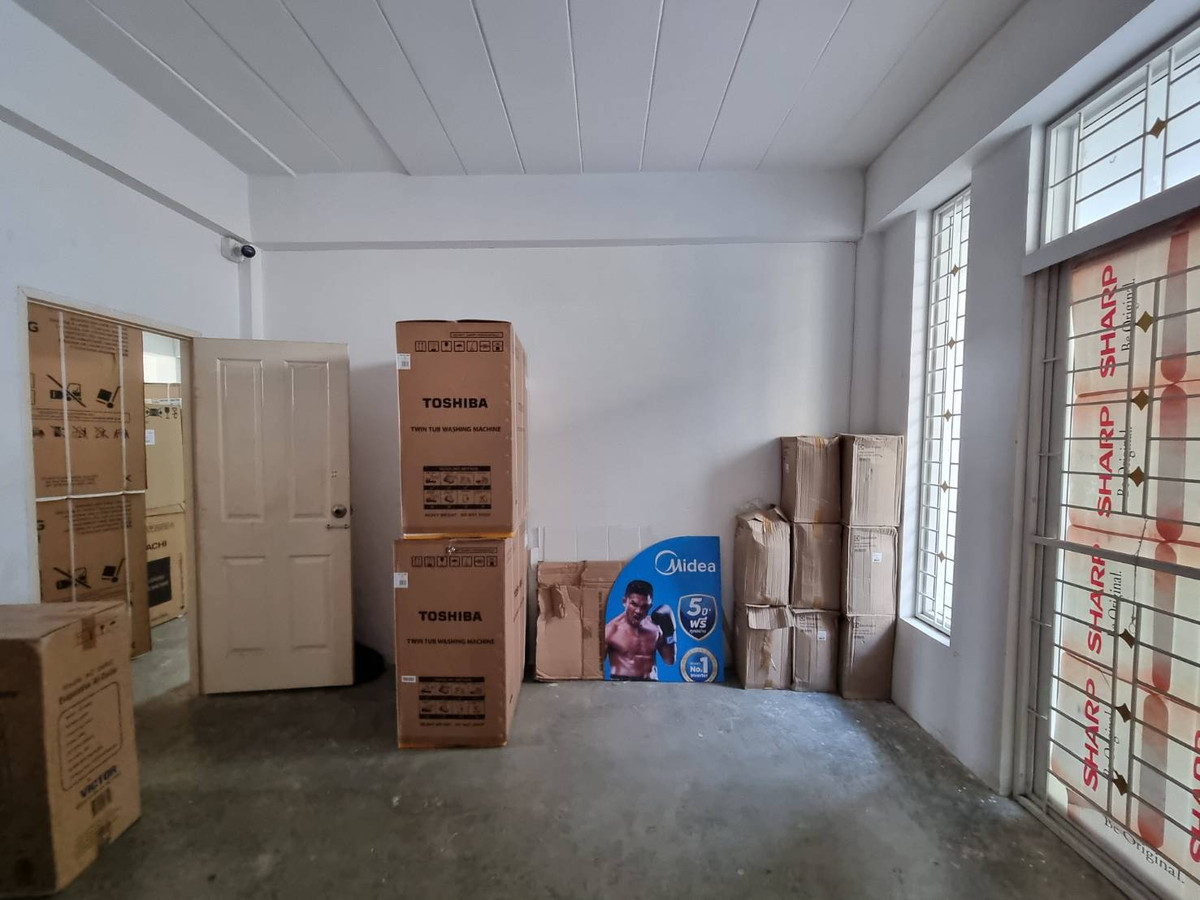 ขายอาคารพาณิชย์นนทบุรี บางใหญ่ บางบัวทอง : อาคารพาณิชย์ ซอยวัดลาดปลาดุก / 4 ห้องนอน (ขาย), Commercial Building Soi Wat Lat Pla Duk / 4 Bedrooms (FOR SALE) AOM097