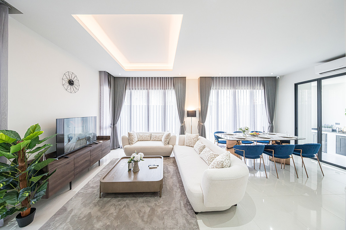 ขายบ้านโชคชัย4 ลาดพร้าว71 : [ขาย] ✨ บ้านเดี่ยว 3 ชั้น สไตล์ Modern Luxury พรีเมียมที่สุดในลาดพร้าว 101 | Feel Town ✨ แต่งครบ พร้อมลากกระเป๋าเข้าอยู่! เพียง 13.99 ล้าน (Rare Item มีเพียง 9 หลังในโครงการ!)