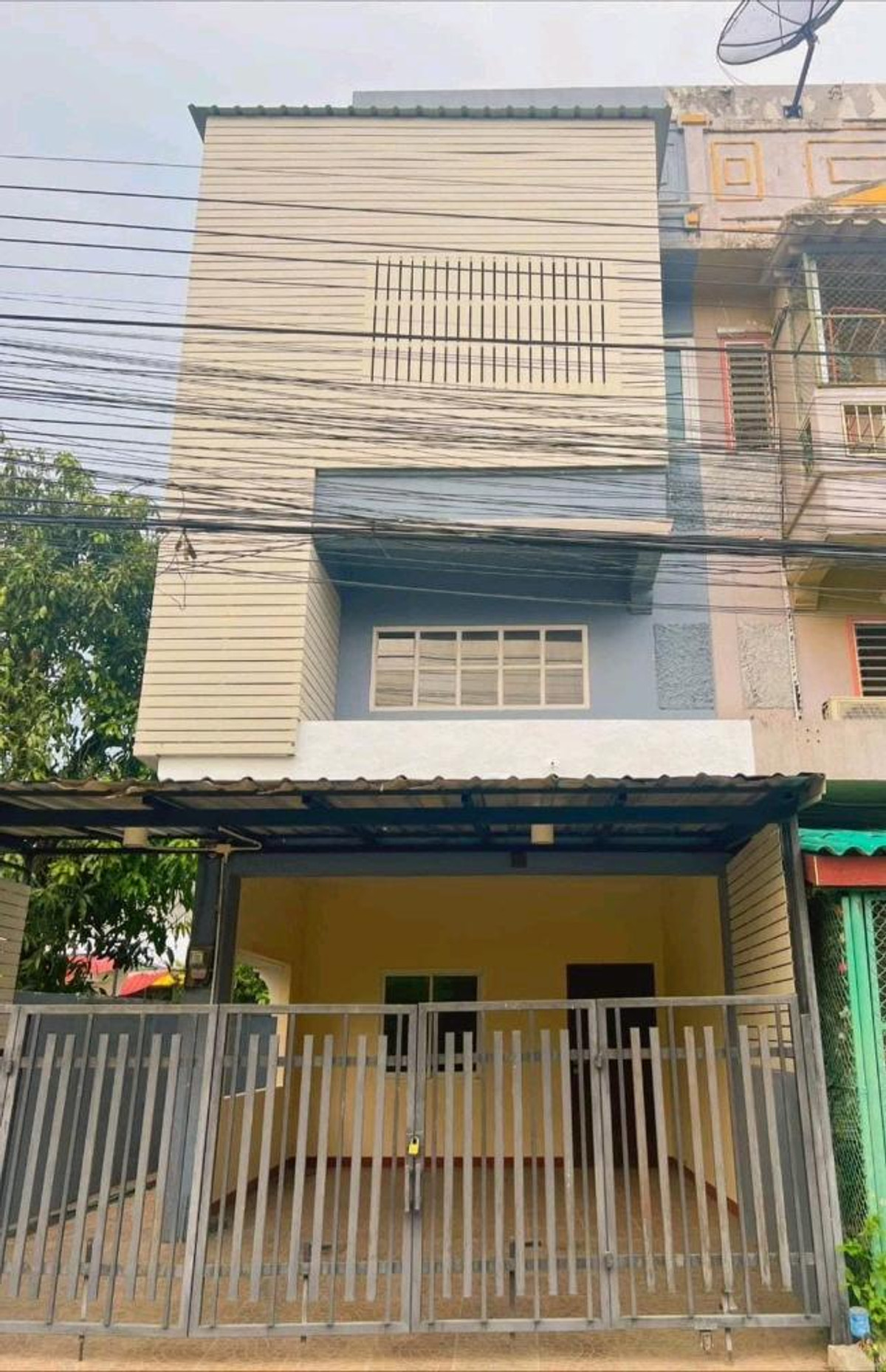 ขายทาวน์โฮมเชียงใหม่ : ขาย ทาวน์โฮม 2 ชั้นครึ่ง ถ.ทุ่งโฮเต็ล เมืองเชียงใหม่ 2 นอน 2 น้ำ 3.9 ล้าน