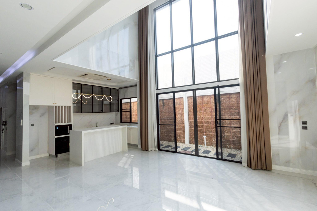 ขายบ้านสมุทรปราการ สำโรง : แกรนด์ บางกอก บูเลอวาร์ด ศรีนครินทร์ / 5 ห้องนอน (ขาย), Grand Bangkok Boulevard Srinakarin / 5 Bedrooms (FOR SALE) FON283