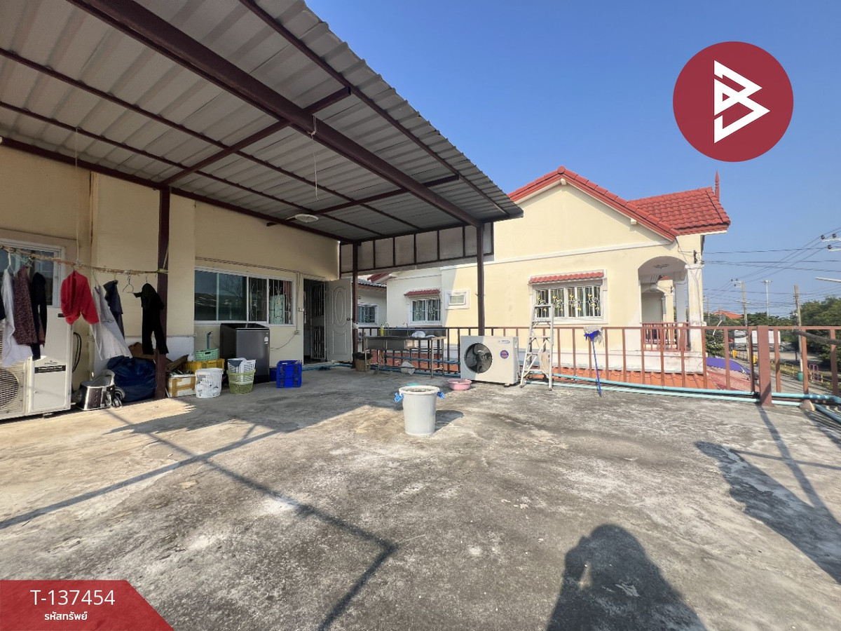 For SaleTownhomeSamut Prakan,Samrong : Townhouse for sale Manthakarn Ville Village, Bang Phli-Tamru, Samut Prakan