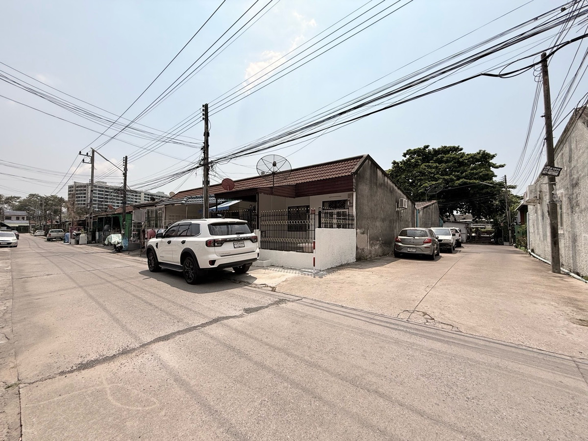 For RentTownhomeSriracha Laem Chabang Ban Bueng : Townhouse for rent, corner house, Sriracha, Chonburi