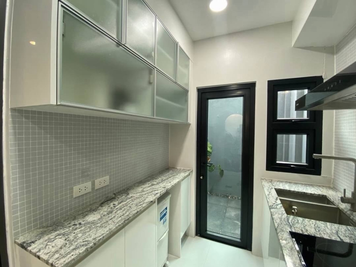 ให้เช่าทาวน์โฮมพัฒนาการ ศรีนครินทร์ : ให้เช่า ทาวน์โฮม Verve Rama 9 2 ห้องนอน 113 ตร.ม เลี้ยงสัตว์ได้ ใกล้พระราม 9