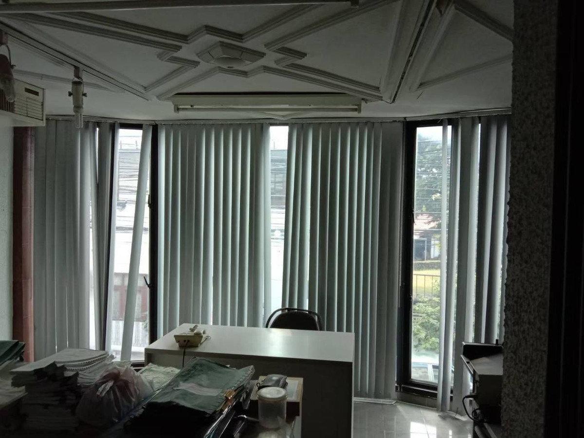 For SaleHome OfficeLadprao, Central Ladprao : 96382 - Home office for sale and rent, Nakniwat 2, 6 work rooms, 3 bathrooms, office furniture with 240 sq m, width 4.6*16 meters.