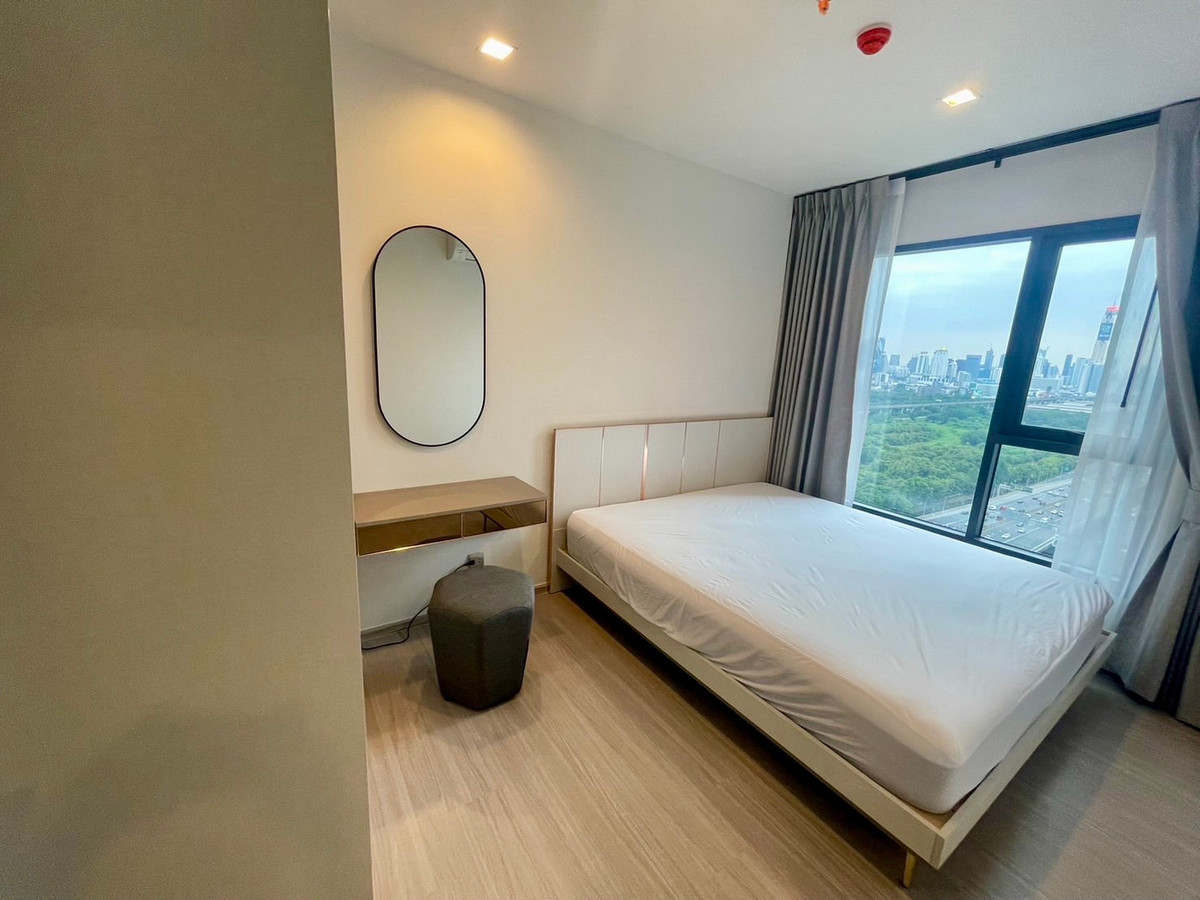 For RentCondoRama9, Petchburi, RCA : 🏙️ Life Asoke Hype | Panoramic city view, not blocked.