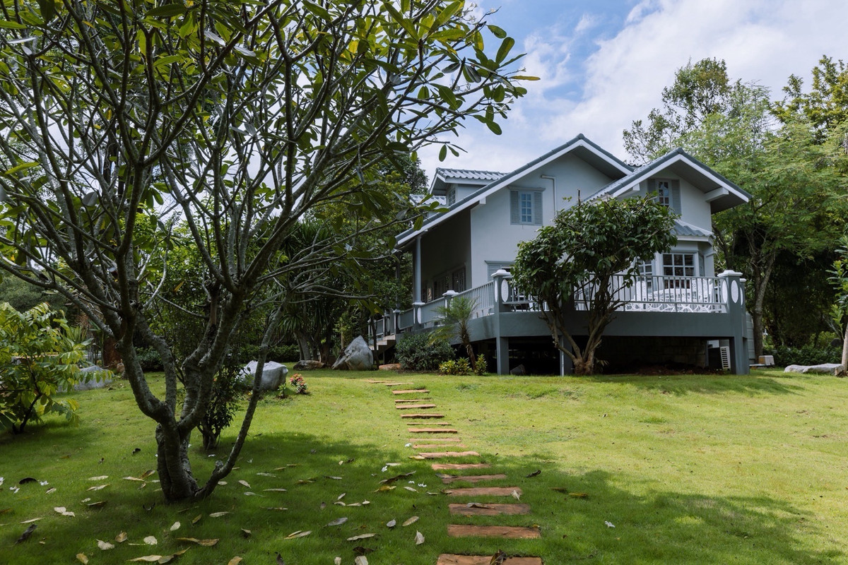 ขายบ้านปากช่อง เขาใหญ่ : ขายบ้านเขาใหญ่ หมูสี 4 ห้องนอน ที่ดิน 253 ตร.ว บ้านพักตากอากาศใกล้อุทยาน เหมาะอยู่อาศัยและลงทุนปล่อยเช่า 
