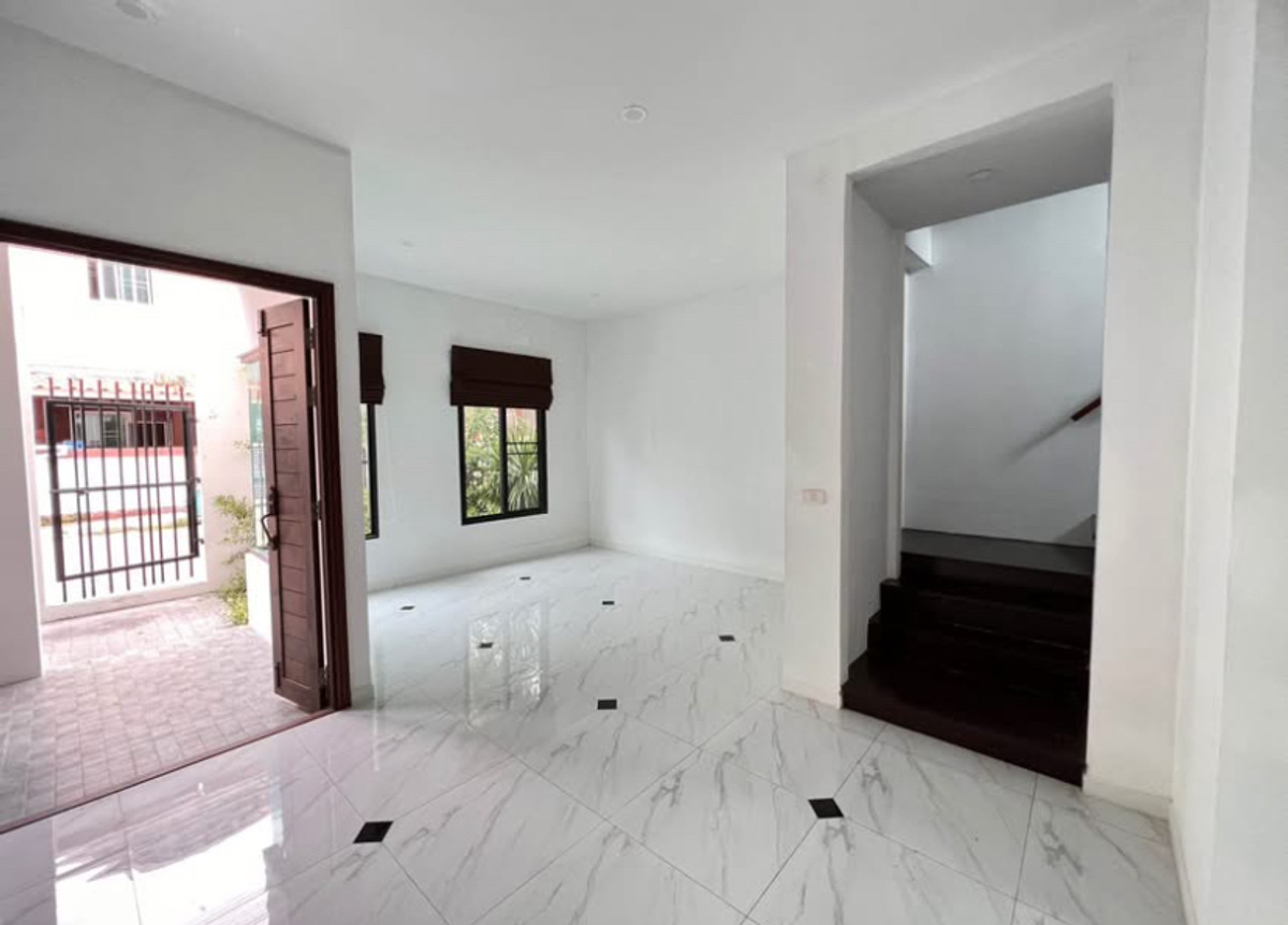 For RentTownhomeChaengwatana, Muangthong : Townhome/home office for rent Premium Golf Village, Muang Thong Thani, near IMPACT and Central Chaengwattana.