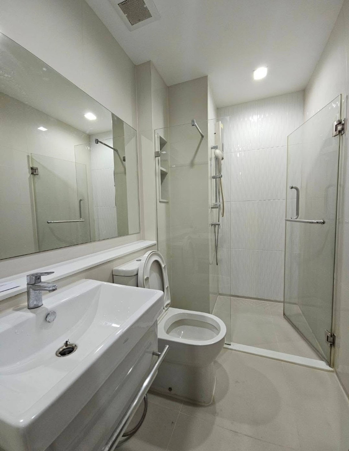 For RentCondoRama9, Petchburi, RCA : For Rent ✨ Life Asoke - Rama 9 ✨ Near Central Rama 9. Fully furnished with appliances.