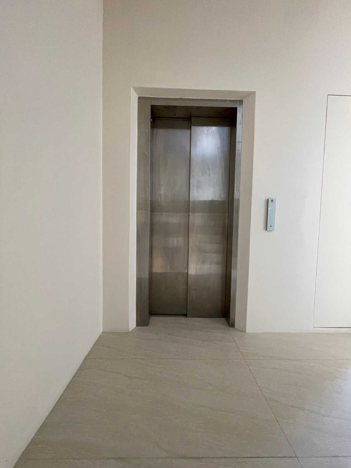 ขายบ้านเลียบทางด่วนรามอินทรา : 🔥 EXCLUSIVE PROMOTION 🔥โอกาสสุดท้ายในการครอบครองในราคาพิเศษที่สุด [ขาย] 💎 Ultra Luxury Show Unit | ELIVA Ekkamai - Eastville 💎 บ้านเดี่ยวหรู 3 ชั้น ดีไซน์ Mid-Century Modern — ความเป็นส่วนตัวสูงสุดเพียง 4 ยูนิตในโครงการ!