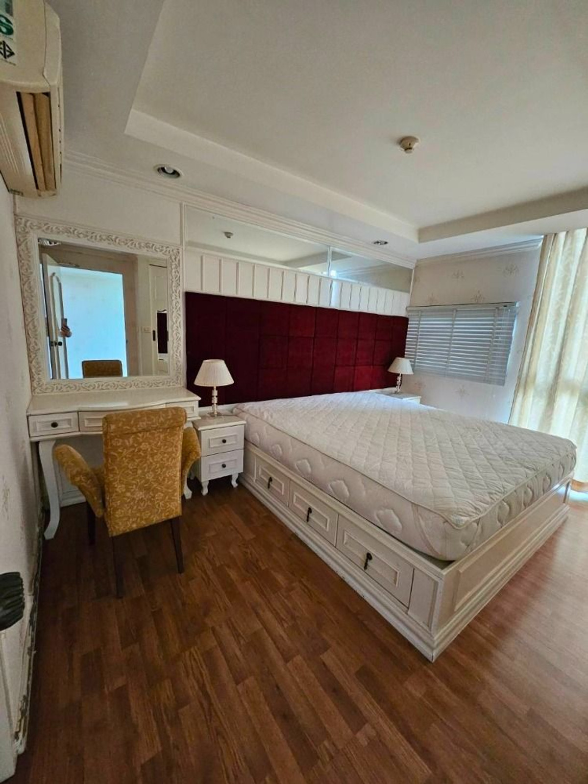 For RentCondoRatchadapisek, Huaikwang, Suttisan : For rent: The Kris 1, 3rd floor.