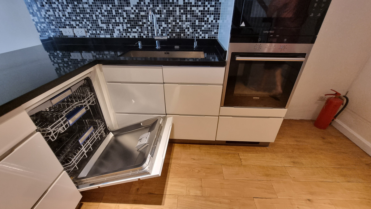 For SaleTownhomeSukhumvit, Asoke, Thonglor : Townhouse for sale, renovated, Thonglor, 4 bedrooms, 3 bathrooms, land size 30 sq m.