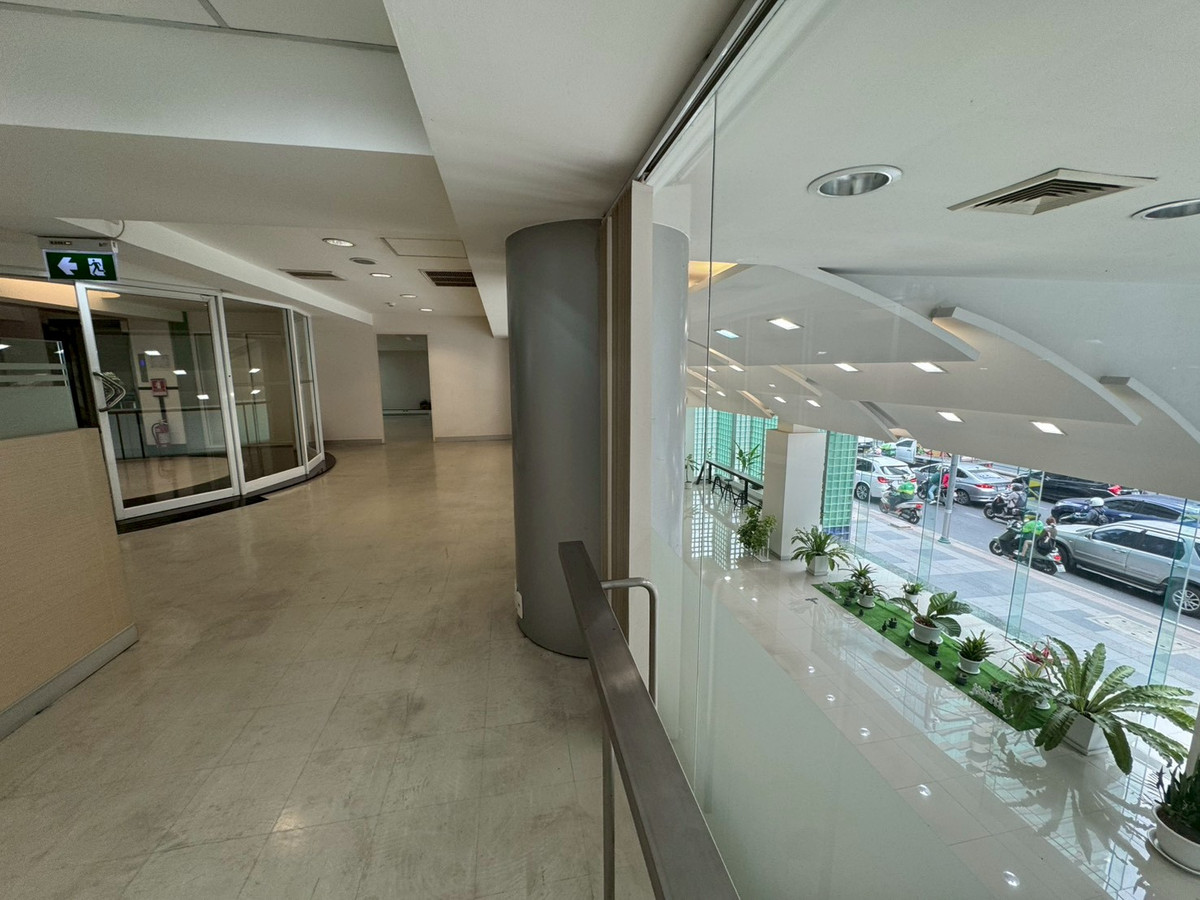 ให้เช่าร้านค้า/ตลาดนัดสุขุมวิท อโศก ทองหล่อ : พื้นที่ให้เช่า สภาพสมบูรณ์ อโศก-เพชรบุรี  ** NO CO-AGENT **  