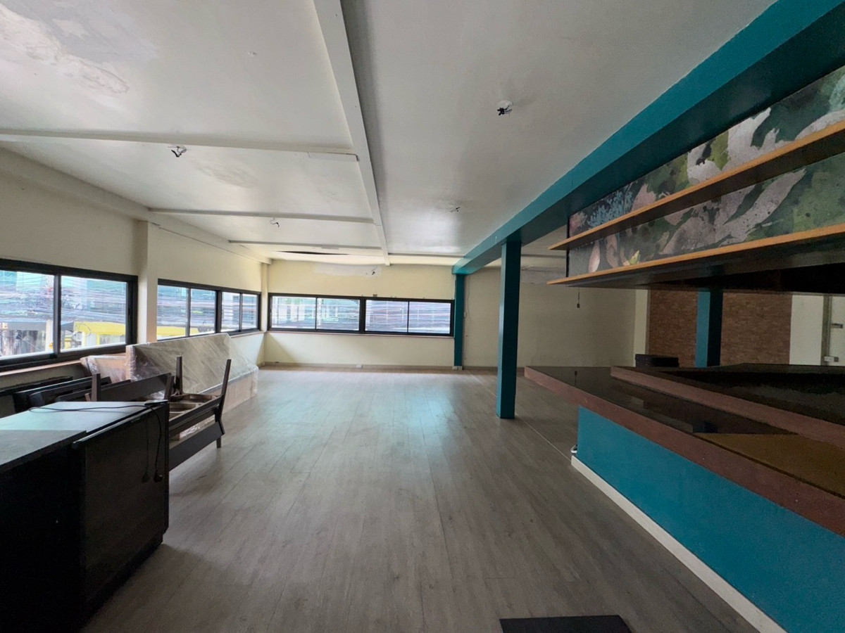 ให้เช่าร้านค้า/ตลาดนัดสุขุมวิท อโศก ทองหล่อ : พื้นที่ธุรกิจ ชั้น 2 ขนาด 144 ตารางเมตร @ ทองหล่อ สุขุมวิท 55 กรุงเทพ มีที่จอดรถ เหมาะทุกธุรกิจ 