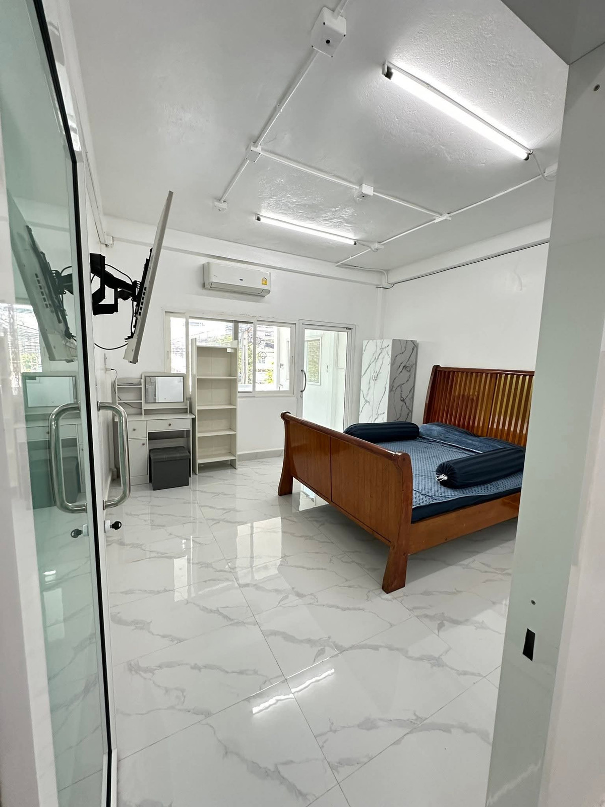 ให้เช่าทาวน์โฮมบางซื่อ วงศ์สว่าง เตาปูน : ให้เช่าทาวน์โฮม 3 ชั้น ทำเลประชาชื่น ใกล้ ม.ธุรกิจบัณฑิตย์ (DPU) 