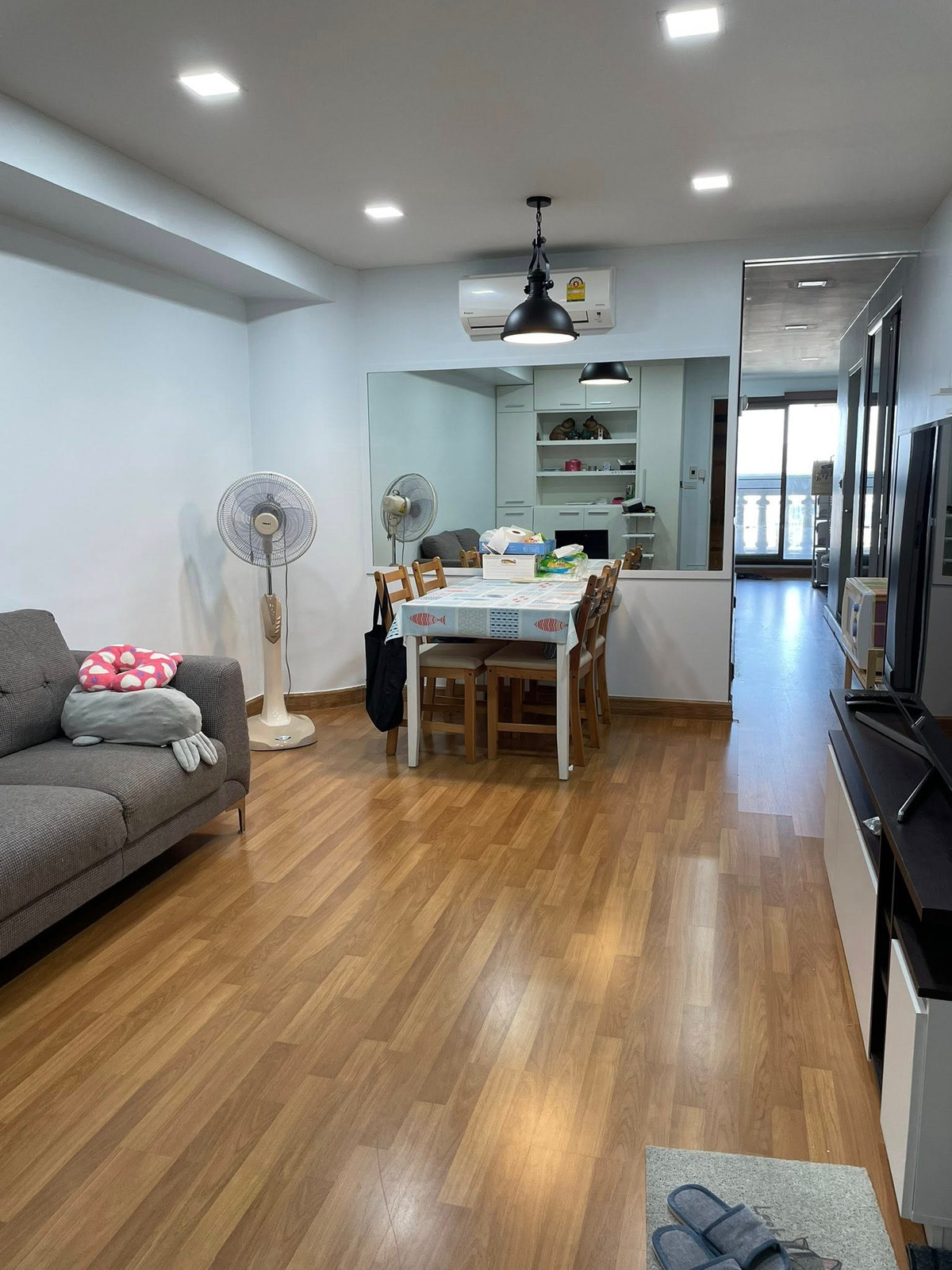 For RentCondoSilom, Saladaeng, Bangrak : 🏙️ State Tower for rent | BTS Saphan Taksin✨ Newly renovated room, fully decorated, ready to move in.