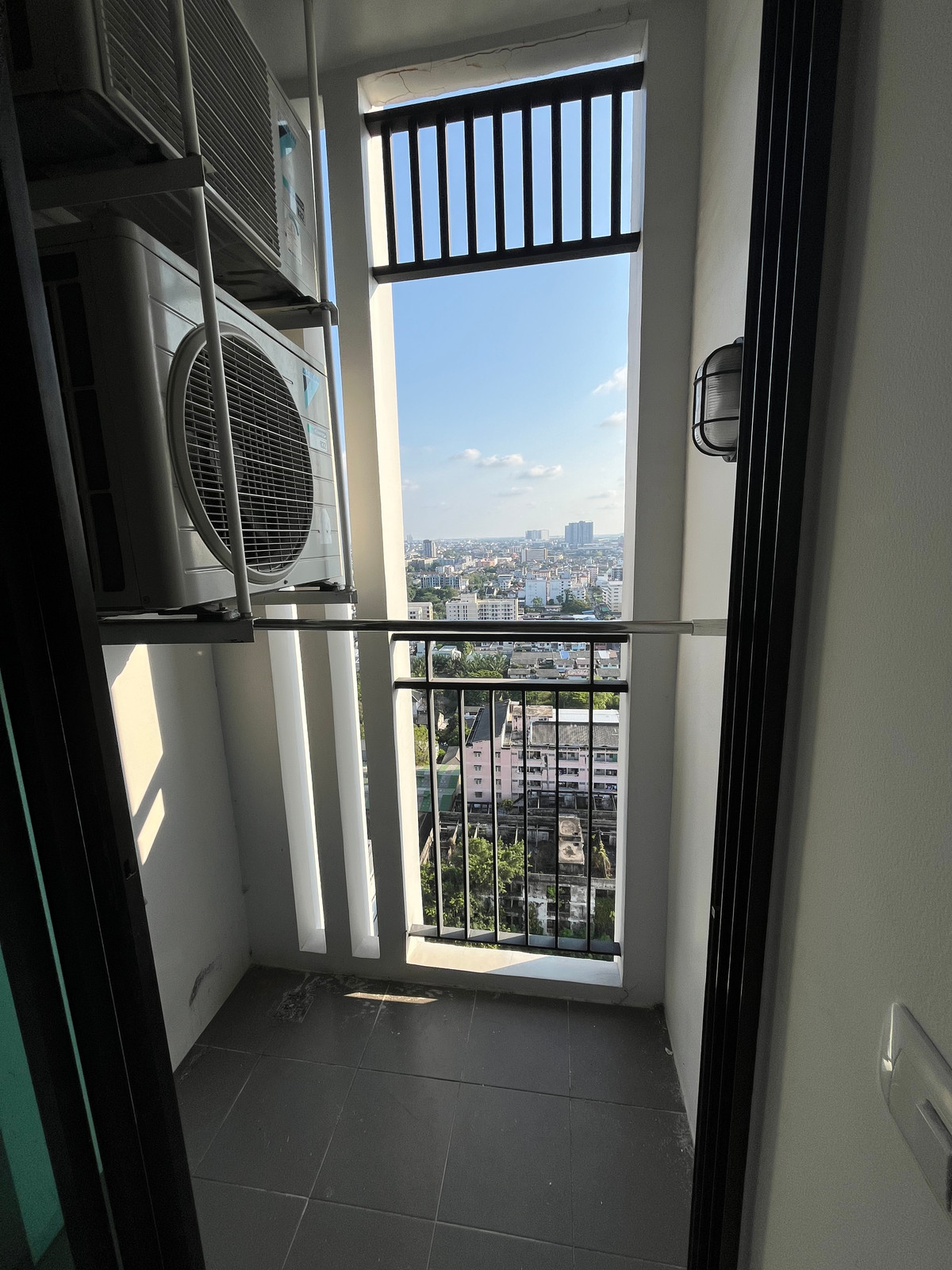 ให้เช่าคอนโดบางนา แบริ่ง ลาซาล : ไนท์บริดจ์ คอลลาจ สุขุมวิท 107 | ชั้นสูง ใกล้ BTS แบริ่ง 10,000 บาท / เดือน