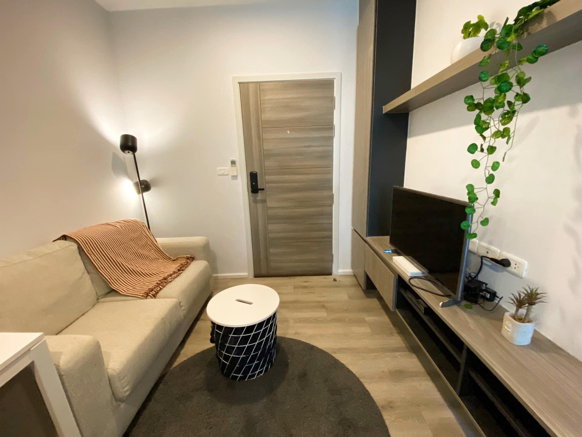 For RentCondoBangna, Bearing, Lasalle : You can get a discount for 2 years. There is a VDO for you to watch (there is a laundry service in the nearest building. 7/11, central area, BTS view) - for rent Notting Hill Sukhumvit 105 near BTS Bearing 400m