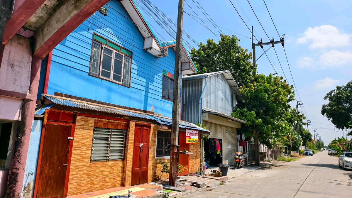 For RentHouseMin Buri, Romklao : For rent, detached house, Soi Pracha Ruamjai 45, next to Wari Phirom Park.