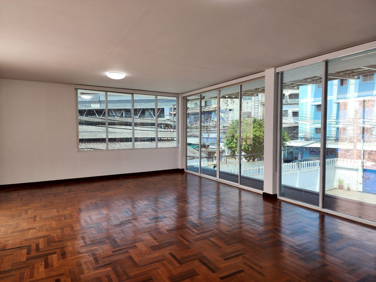 ขายบ้านนวมินทร์ รามอินทรา : ขายที่ดินพร้อมบ้านออฟฟิศ 378 ตร.วา แปลงมุม ติดรถไฟฟ้าสายสีชมพู สถานี กม.6 