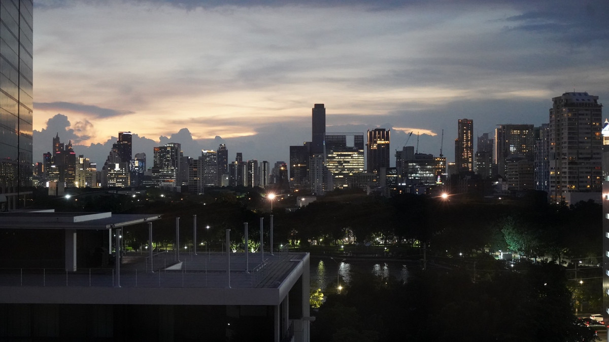 For RentCondoSukhumvit, Asoke, Thonglor : Condo for rent Lake Avenue Large room Newly renovated Fully furnished. Ready to move in!