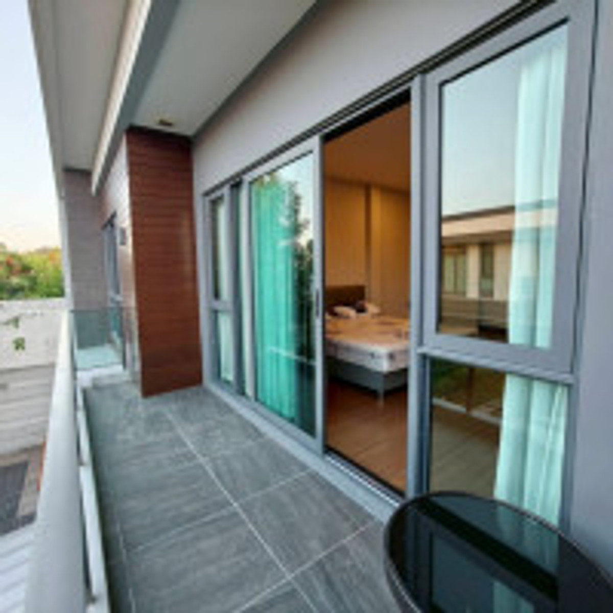 HouseLadkrabang, Suwannaphum Airport : Sell/rent luxury house THE CITY Sukhumvit-On Nut Private corner house, 4 bedrooms, 5 bathrooms, 18.5 million (rent 1 hundred thousand), has a separate pet room, fully furnished, ready to move in, AP quality society.