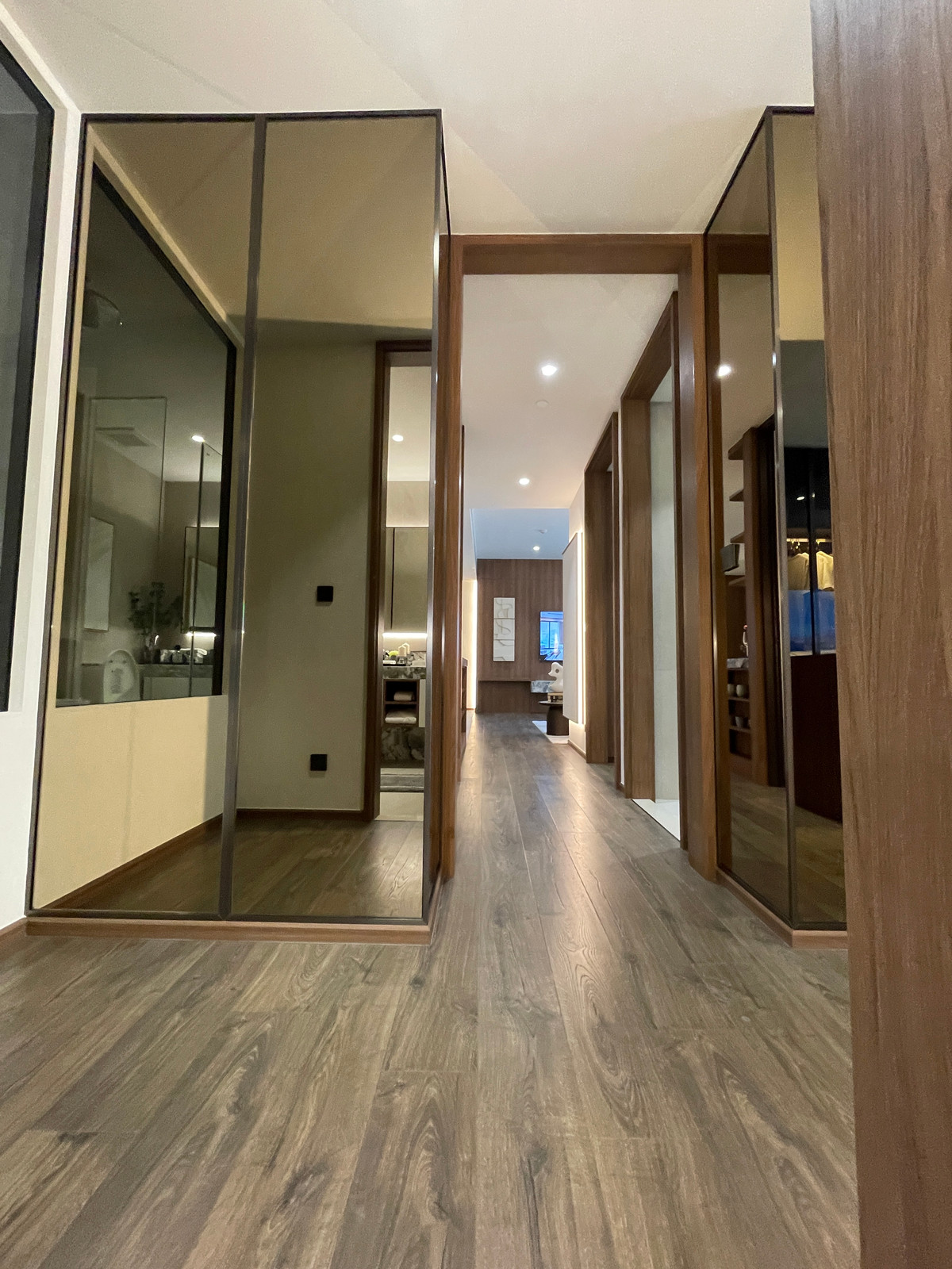 For SaleCondoSilom, Saladaeng, Bangrak : Rare unit for sale 🌳 THE ULTIMATE PARK VIEW | Rare Unit @ROMM CONVENT 🌳2 bedrooms, 2 bathrooms, usable area size 118.15 square meters on the 26th floor that offers a view of the lush Park View in the heart of Bangkok. On the highest potential location, Co