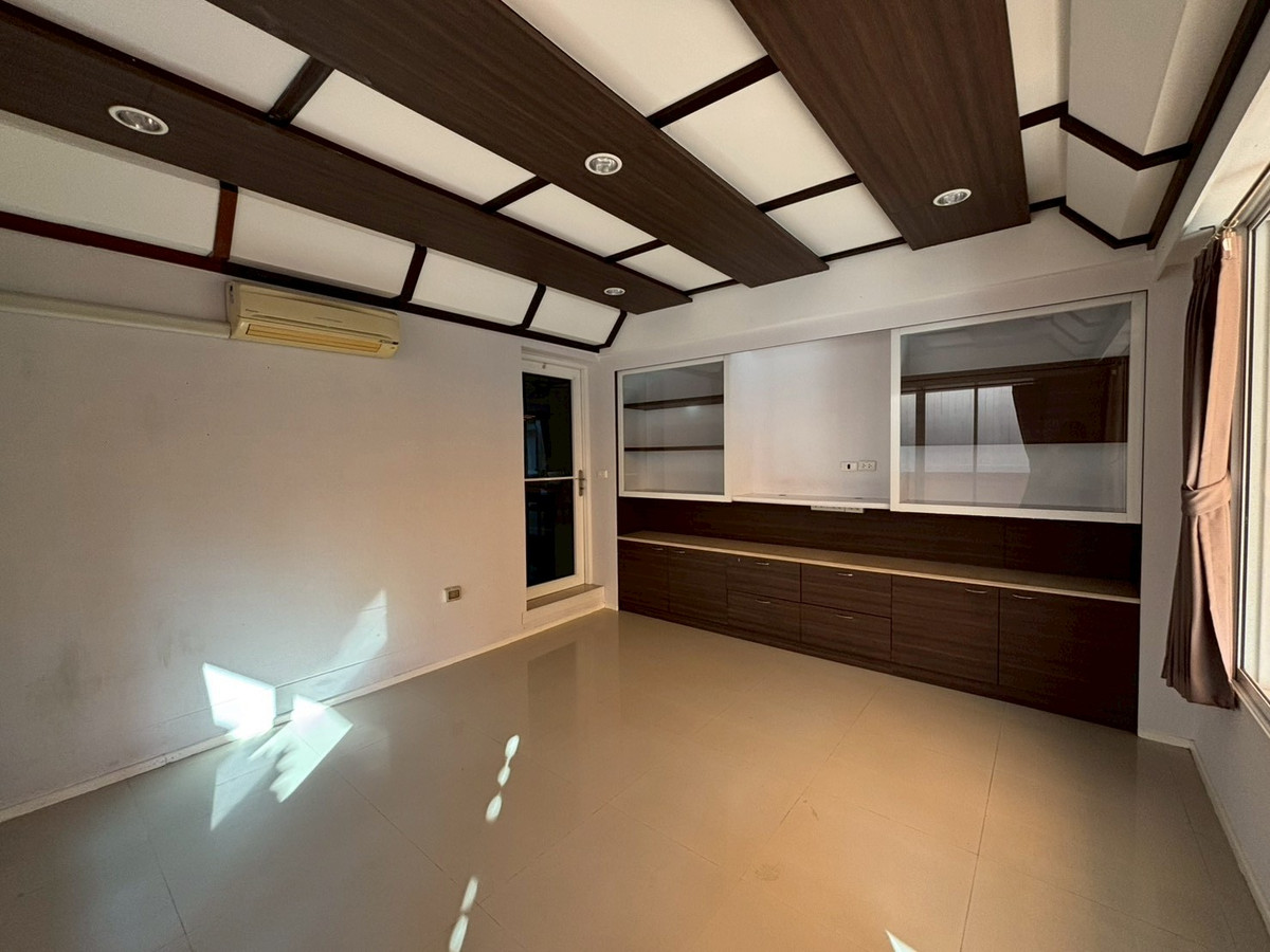 For RentHouseLadprao101, Happy Land, The Mall Bang Kapi : Krong Thong Villa Park Krungthep Kreetha / 3 Bedrooms (FOR RENT) BZD164