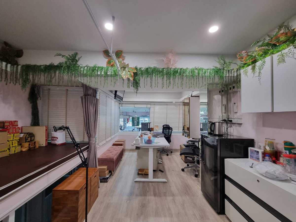 ขายอาคารพาณิชย์นนทบุรี บางใหญ่ บางบัวทอง : อาคารพาณิชย์ ซอยวัดลาดปลาดุก / 4 ห้องนอน (ขาย), Commercial Building Soi Wat Lat Pla Duk / 4 Bedrooms (FOR SALE) AOM097