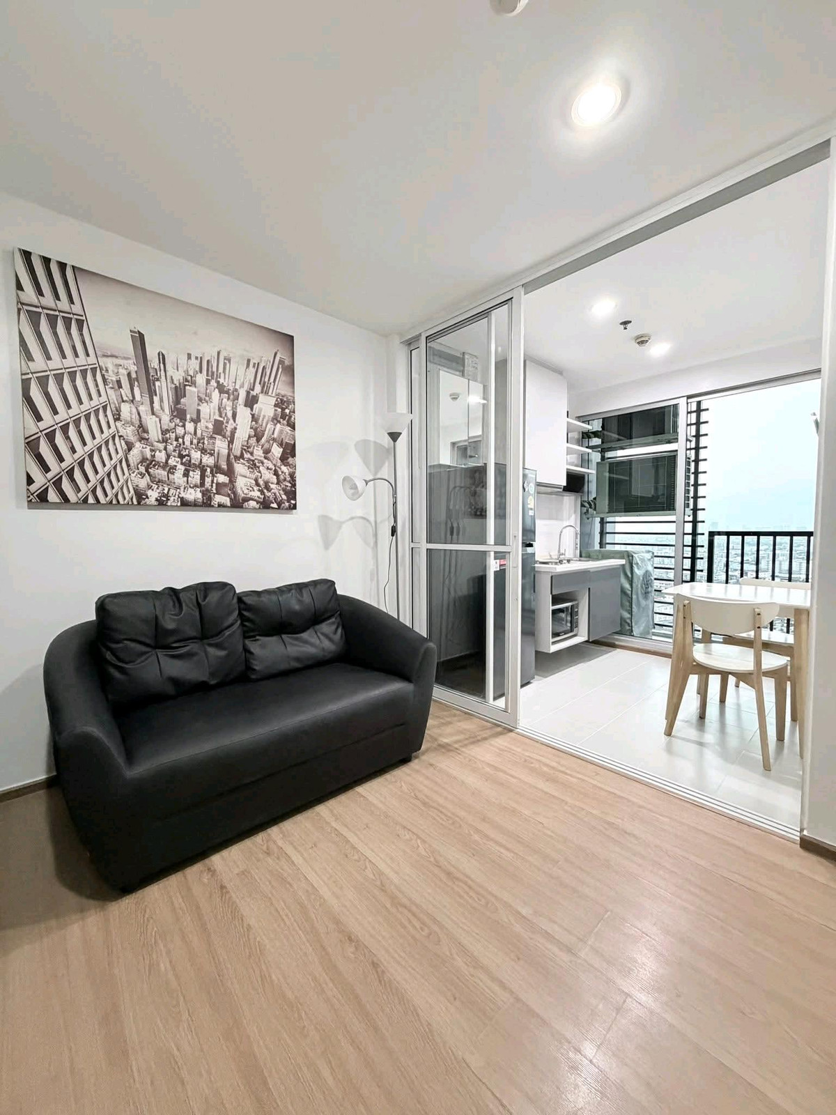 For RentCondoOnnut, Udomsuk : 🌿🚆 Condo, good location, near BTS On Nut, convenient travel, close to lifestyle area T77, complete in one place.