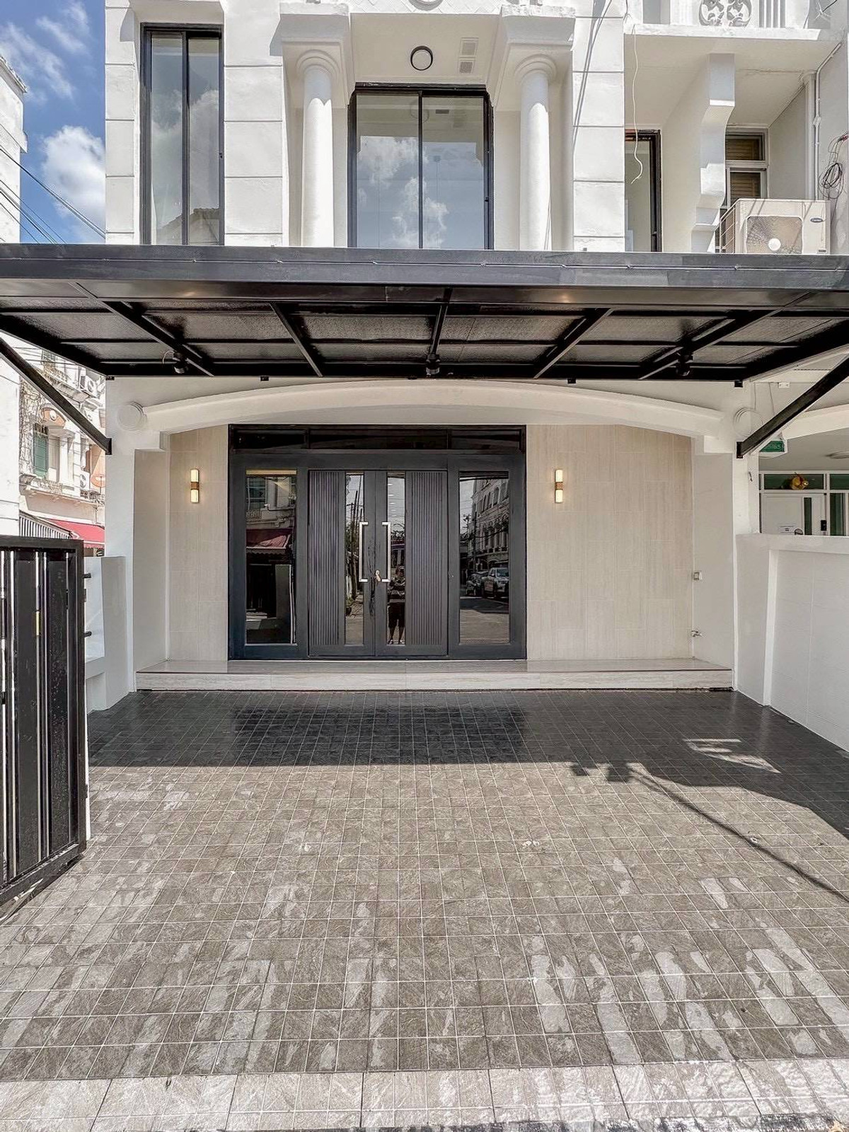 ขายทาวน์โฮมโชคชัย4 ลาดพร้าว71 : ขายบ้านทำเลดี บ้านกลางเมือง พระรามเก้า-ลาดพร้าว ใกล้รถไฟฟ้าสายสีเหลือง สถานีลาดพร้าว 71 ทำเลดีมาก โครงการติดถนนประดิษฐ์มนูญธรรม ไม่ต้องเข้าซอย (ใกล้ Health land ทาวน์อินทาวน์)