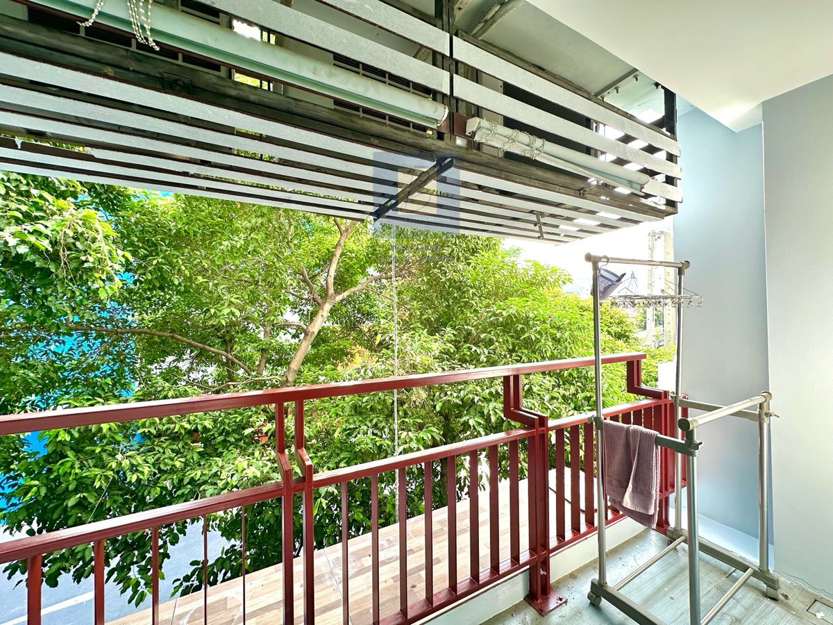 For RentCondoOnnut, Udomsuk : A low rise condo located only 350 meters from BTS Onnut station. Highly convenient. 