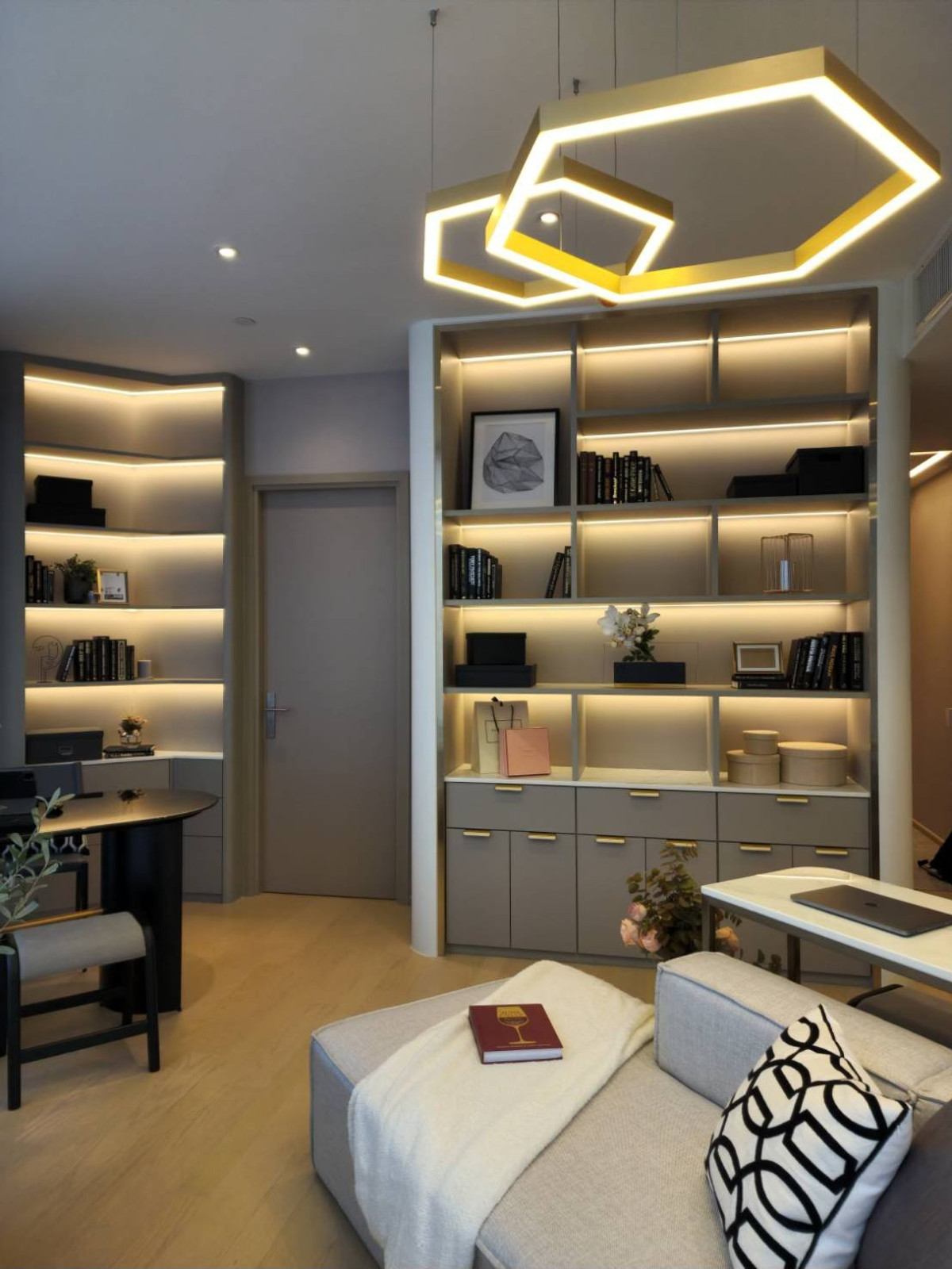 For RentCondoRama9, Petchburi, RCA : ✨Condo for Rent : Ashton Asoke – Rama 9 (AP-02) ( line : @condo91 )