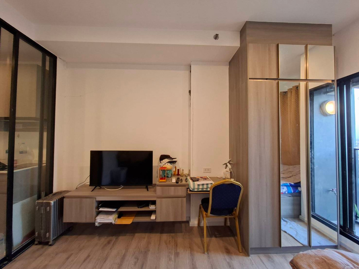 For RentCondoSamut Prakan,Samrong : Urgent for rent, low price 10,000 baht, next to Thippawan MRT, ready to move in, get 6 months, Knightsbridge Sukhumvit Theparak 089-6620022