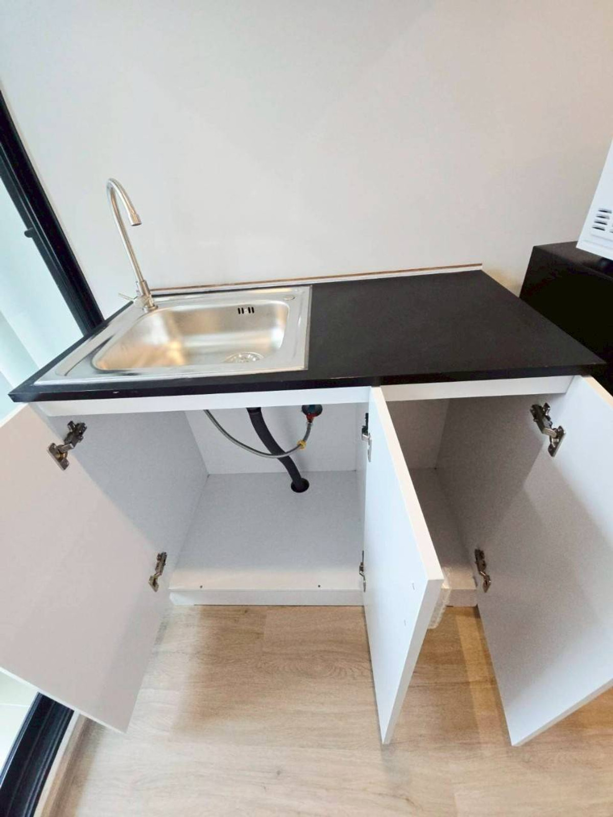 For RentCondoKasetsart, Ratchayothin : For rent ⭐️ 𝗛𝗶 𝗥𝗮𝘁𝗰𝗵𝗮𝘆𝗼𝘁𝗵𝗶𝗻 𝗖𝗼𝗻𝗱𝗼 🚈 ℬ𝓉𝓈. Ratchayothin has a free shuttle. !!! 𝟭𝟬𝟬𝟬𝟬 baht/month 💸