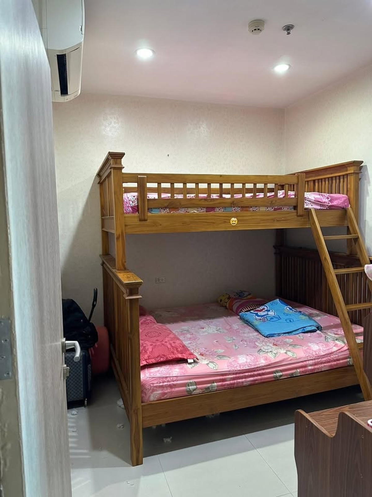 For RentCondoRatchathewi,Phayathai : For rent, Supalai Premier Ratchathewi, 2 bedrooms, high floor, can choose both 6 month/1 year contract, very good price.