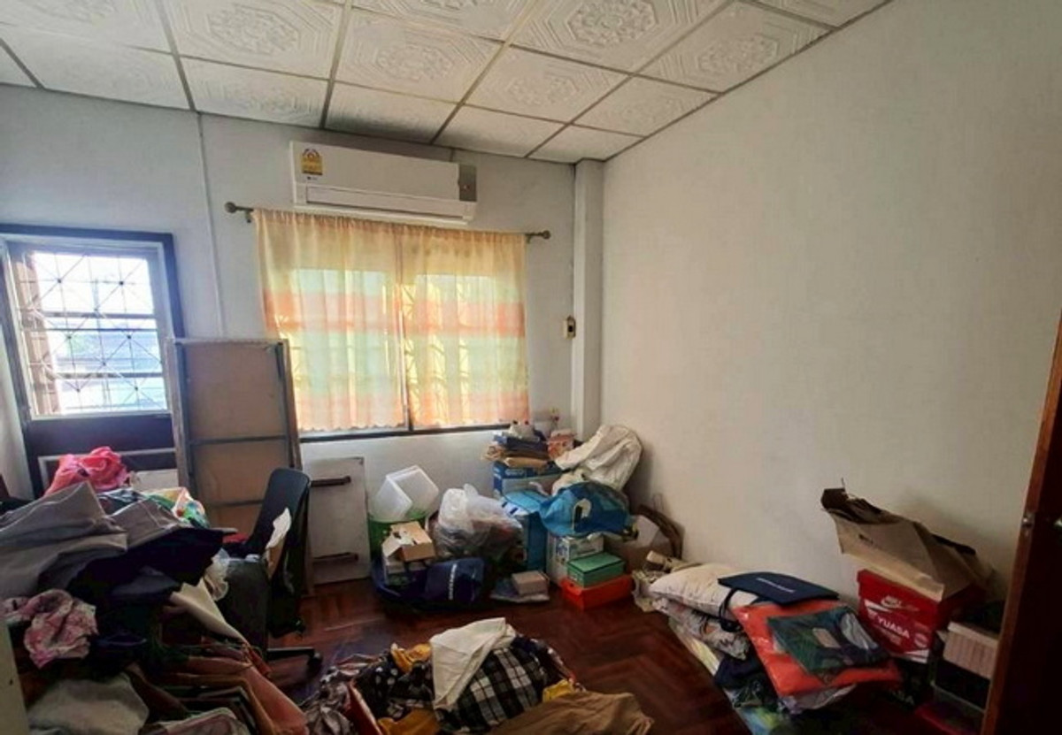 ขายทาวน์โฮมแจ้งวัฒนะ เมืองทอง : ขายทาวน์เฮ้าส์ หมู่บ้านเปี่ยมสุข ปากเกร็ด ซอยวัดกู้ เนื้อที่ 28.8 ตร.ว. 2 ชั้น 2 นอน 2 น้ำ ราคาต่อรองได้