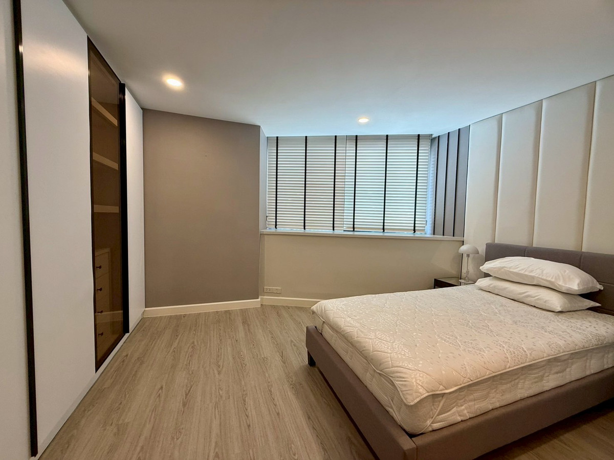 For RentCondoSukhumvit, Asoke, Thonglor : (For rent) President Park Sukhumvit 24, completely renovated, 3-BR 223 Sq.m., high floor, swimming pool view. (Pet-Friendly) ㅡ Near 🚆BTS Phrom Phong
