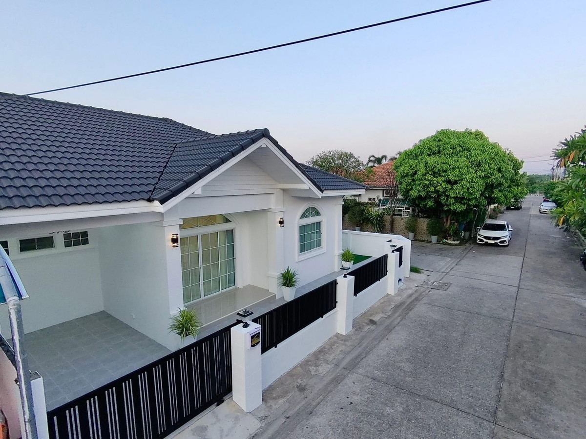 For SaleHousePattaya, Bangsaen, Chonburi : Classic Home 4 / 3 Bedrooms (For Sale), Classic Home 4 / 3 Bedrooms (FOR SALE) BEWN138