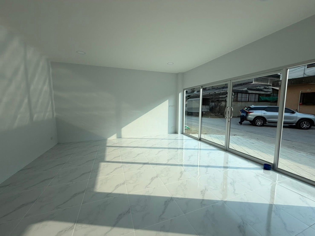 For RentWarehouseEakachai, Bang Bon : Warehouse for rent in Bang Bon Newly built warehouse Near Big C Bang Bon, near the expressway, size 400 sq m., 3 phase power, trailer can enter and exit, ready to use.