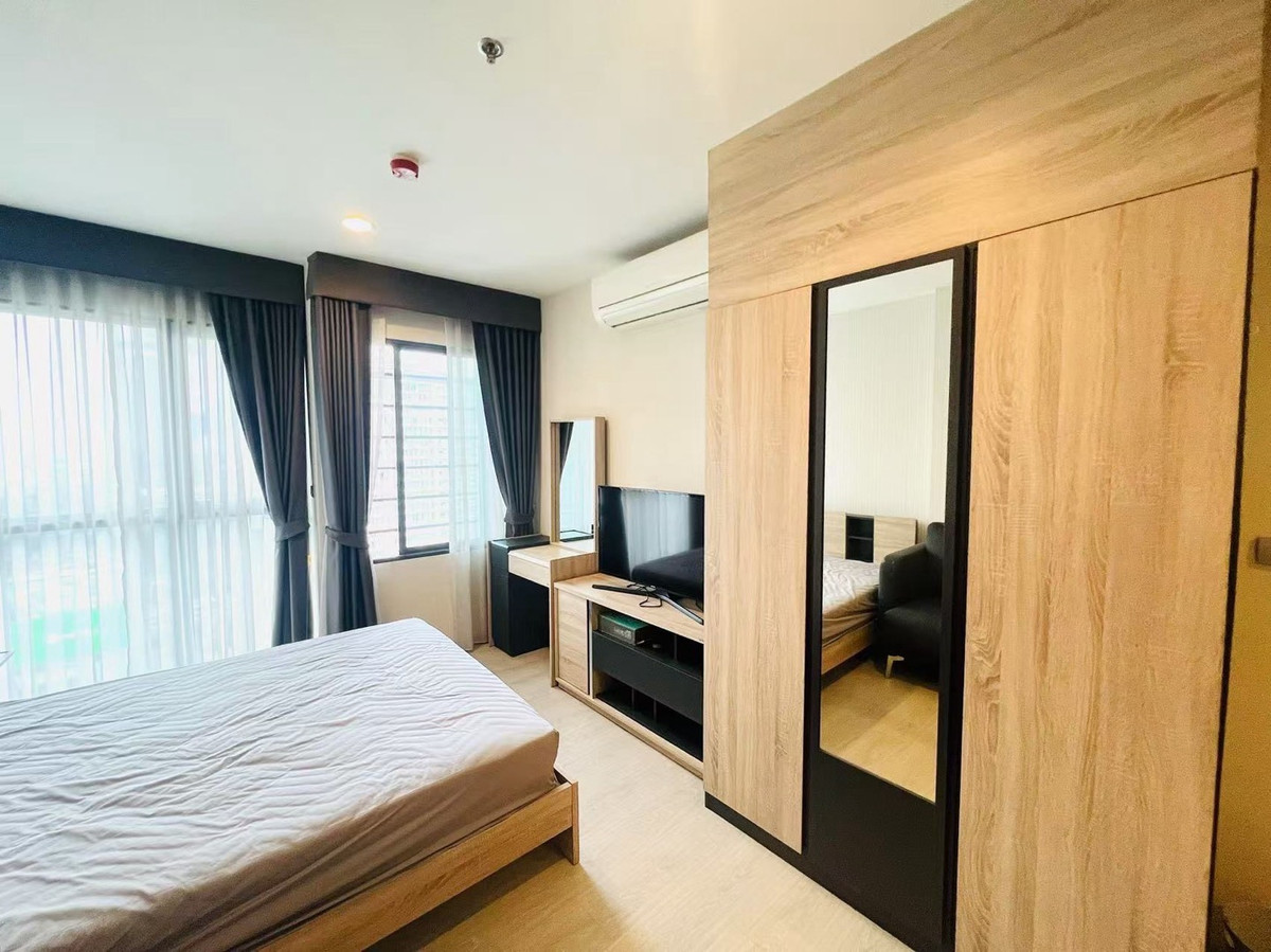 For RentCondoRama9, Petchburi, RCA : Rhythm Asoke is ready to move in with free Wi-Fi.