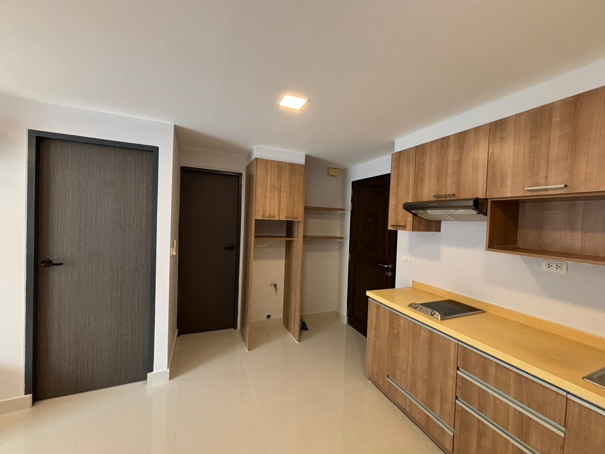 For RentCondoSukhumvit, Asoke, Thonglor : For rent: The Alcove 49, private, quiet, in the heart of Sukhumvit 49, large room, 1 bedroom, excellent condition, ready to move in.
