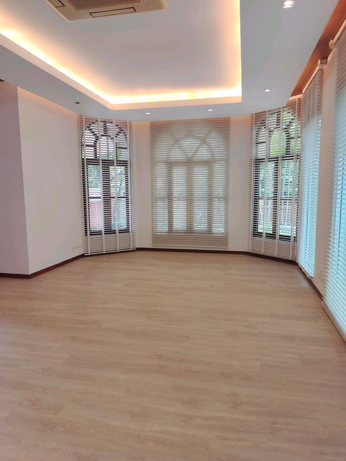 For RentHouseBangna, Bearing, Lasalle : Urgent Rent 4 Bedrooms private pool villa near Bangkok Patana school Call: 083-966-3665